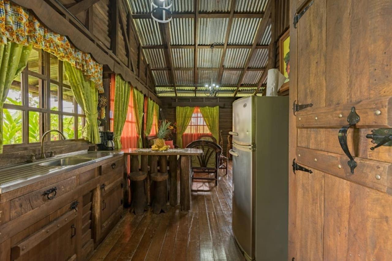 Cabinas Montañas del Tenorio Rio Celeste Exterior foto